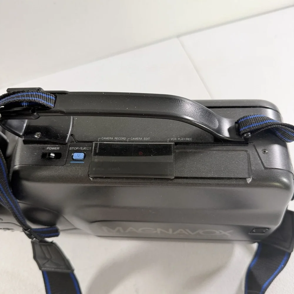 Vintage Magnavox Movie Maker VHS Camcorder CVK300AV02 AS IS FOR PARTS READ